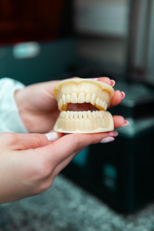 Prótese dental com arcada completa impressa em resina KED DENTAL