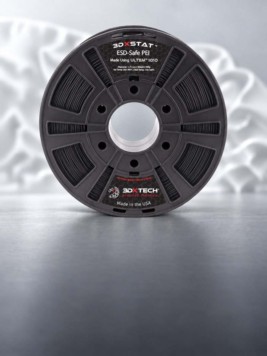 Bobina de filamento 3DXTech 3DXSTAT ESD-PEI 1010 preta em estúdio cinza-claro