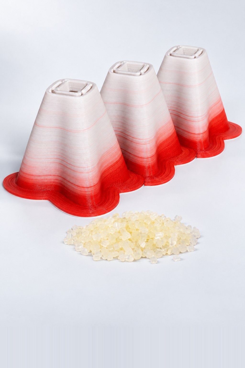 Cúpulas impressas em pellet na Ginger G1 e monte de pellet de PVA AQUATEK da 3DXTech