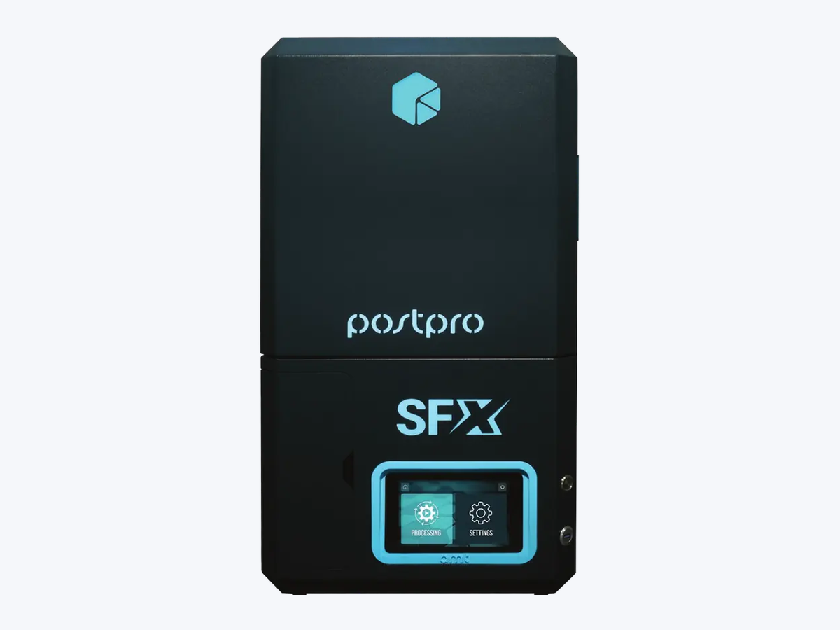 Sistema de bancada de alisamento a vapor AMT PostPro SFX, gabinete preto com tela de toque, em vista frontal