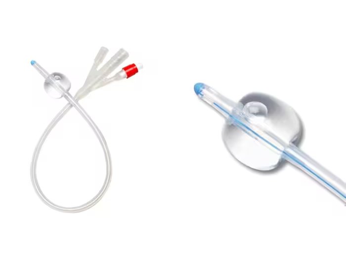 Sonda de silicone com balão e conectores, exemplo de peça médica moldada em LSR