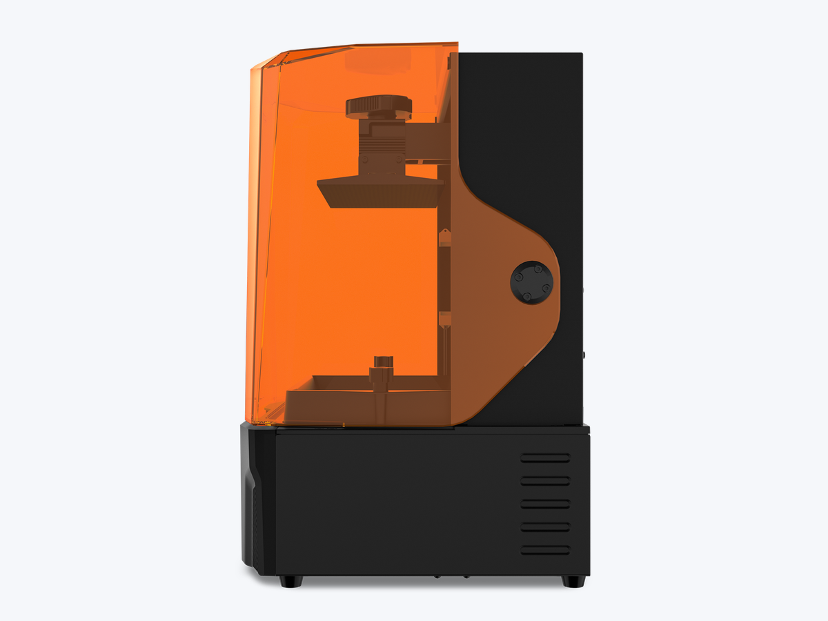 Impressora 3D de resina Phrozen Sonic Mighty Revo 14K em vista lateral, com a tampa laranja