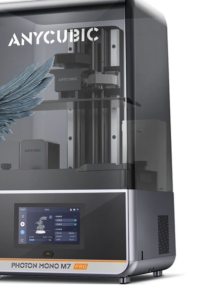 Impressora 3D de resina Anycubic Photon Mono M7 Pro em vista frontal, de tampa cinza translúcida